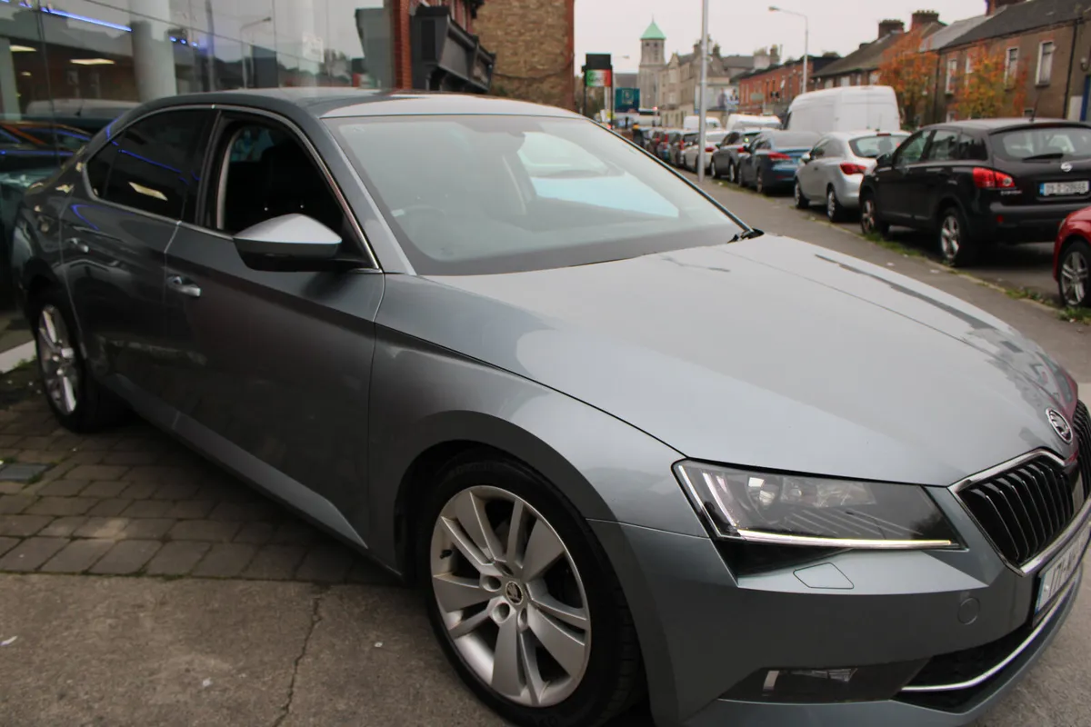 Skoda Superb 2.0 ELEGANCE 2017 - Image 2