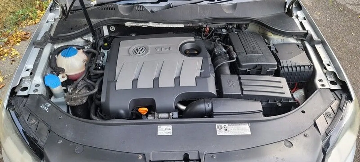 2011 Volkswagen Passat - Image 3