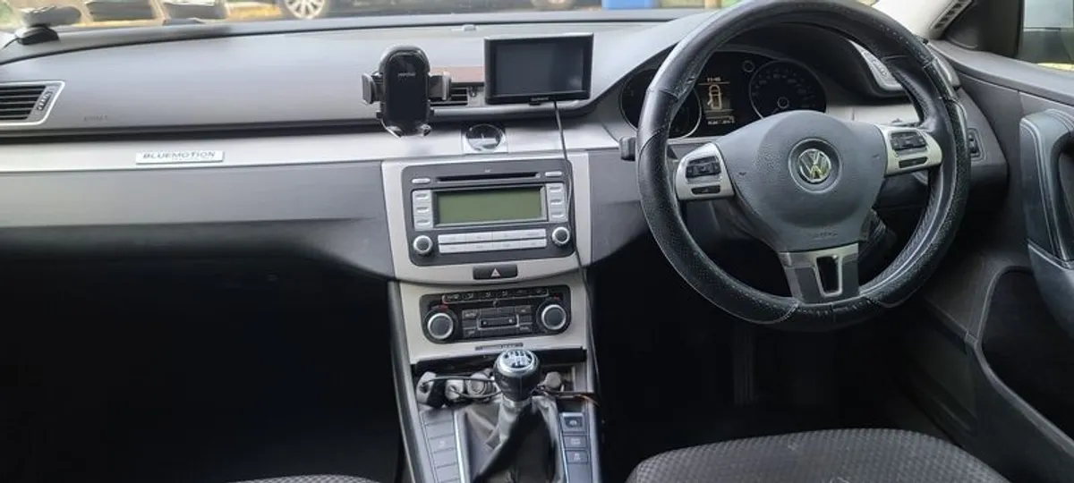 2011 Volkswagen Passat - Image 4