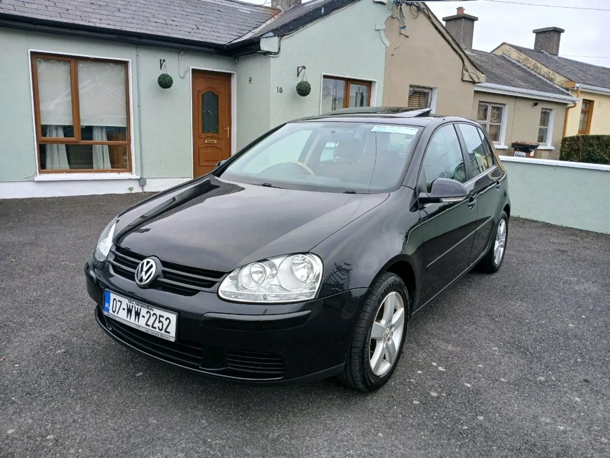 ULTRA LOW KMS FSH NEW NCT VERY HIGH SPEC SUNROOF! - Image 2