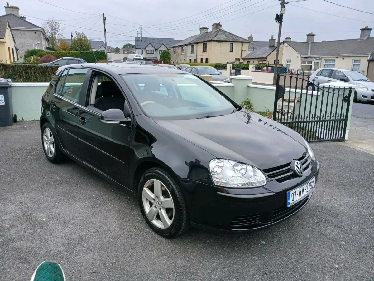 ULTRA LOW KMS FSH NEW NCT VERY HIGH SPEC SUNROOF! - Image 3