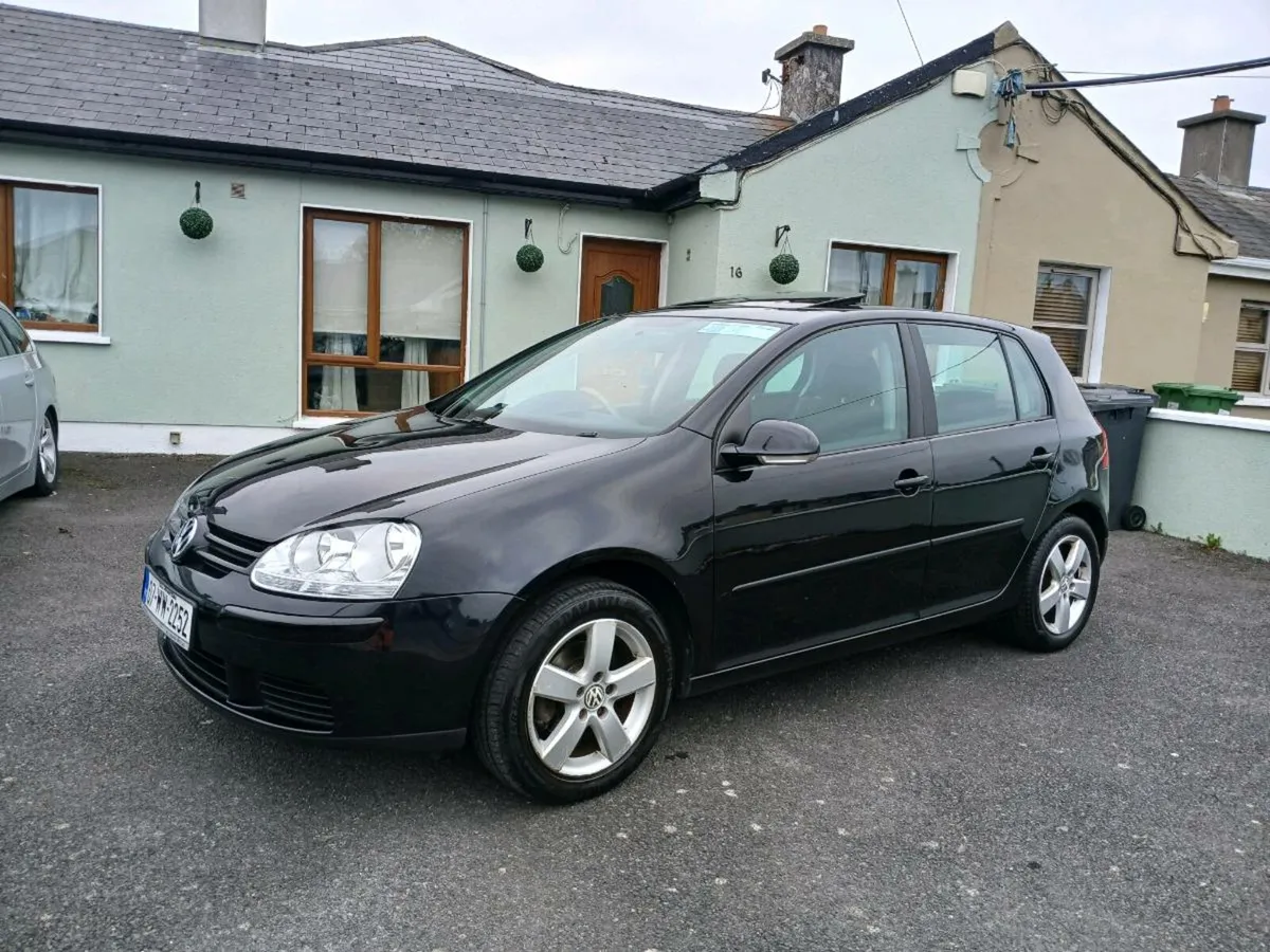 ULTRA LOW KMS FSH NEW NCT VERY HIGH SPEC SUNROOF! - Image 4