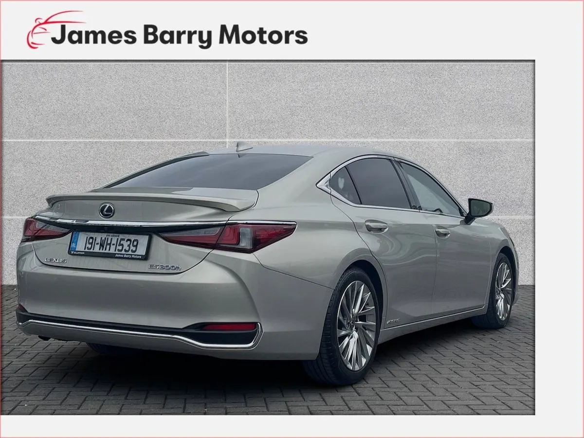 Lexus ES 300h Luxury TOP Spec/ Apple Carplay - Image 4