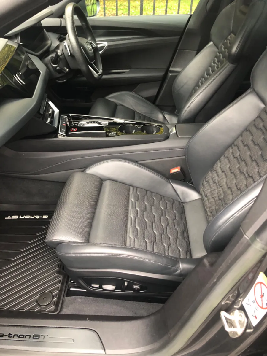 2023 AUDI eTRON GT PAN ROOF LONG RANGE - Image 4