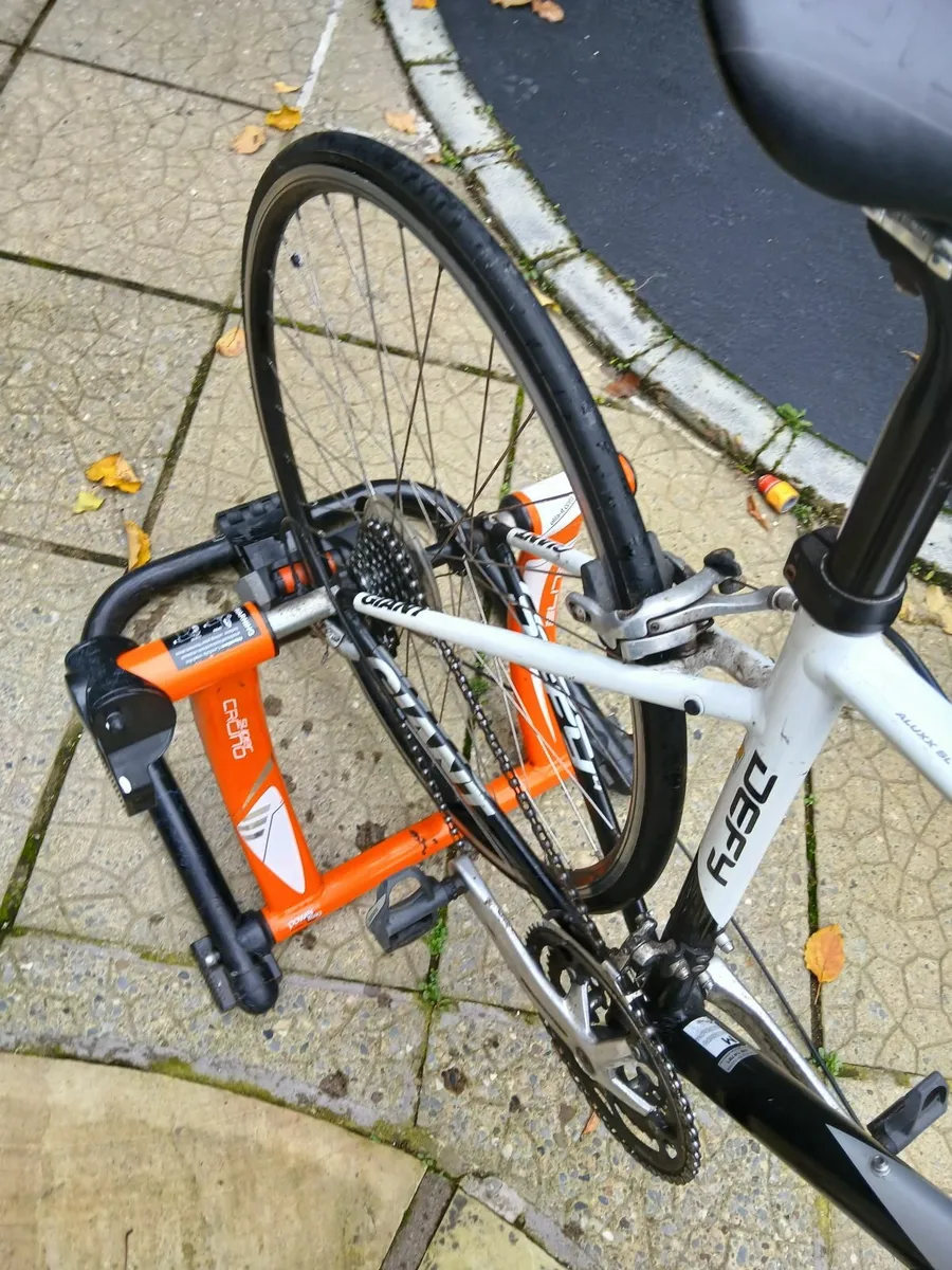Bike and power trainer - Image 1