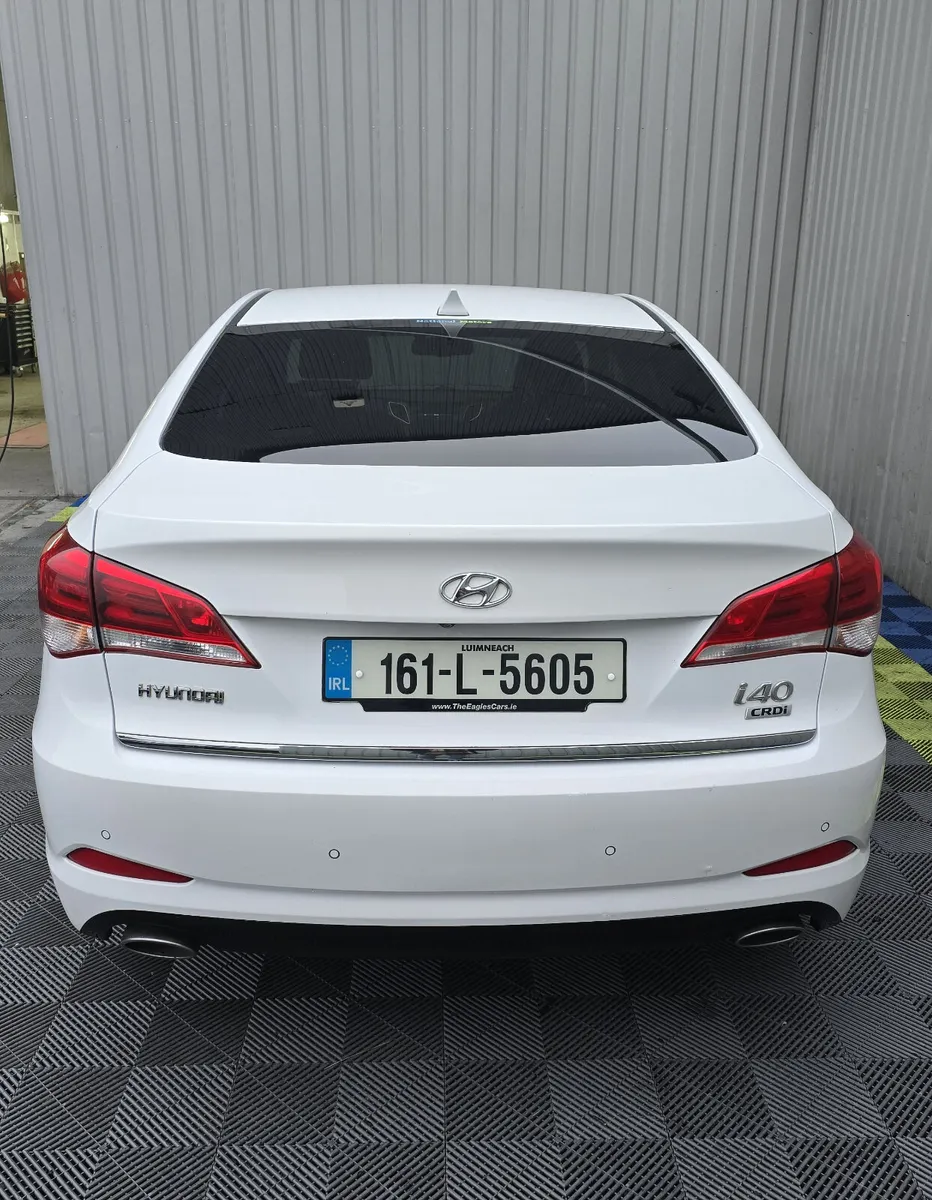 2016 Hyundai i40 1.7 Automatic Executive Plus - Image 4