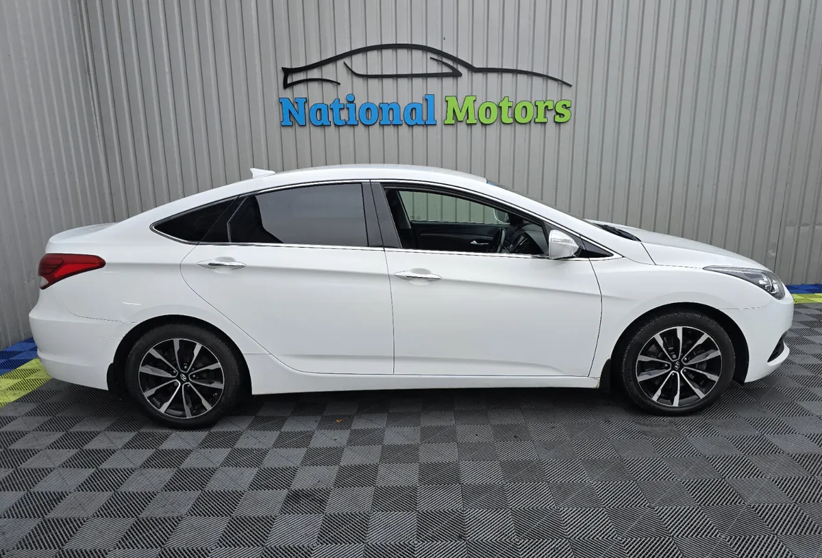 2016 Hyundai i40 1.7 Automatic Executive Plus - Image 2