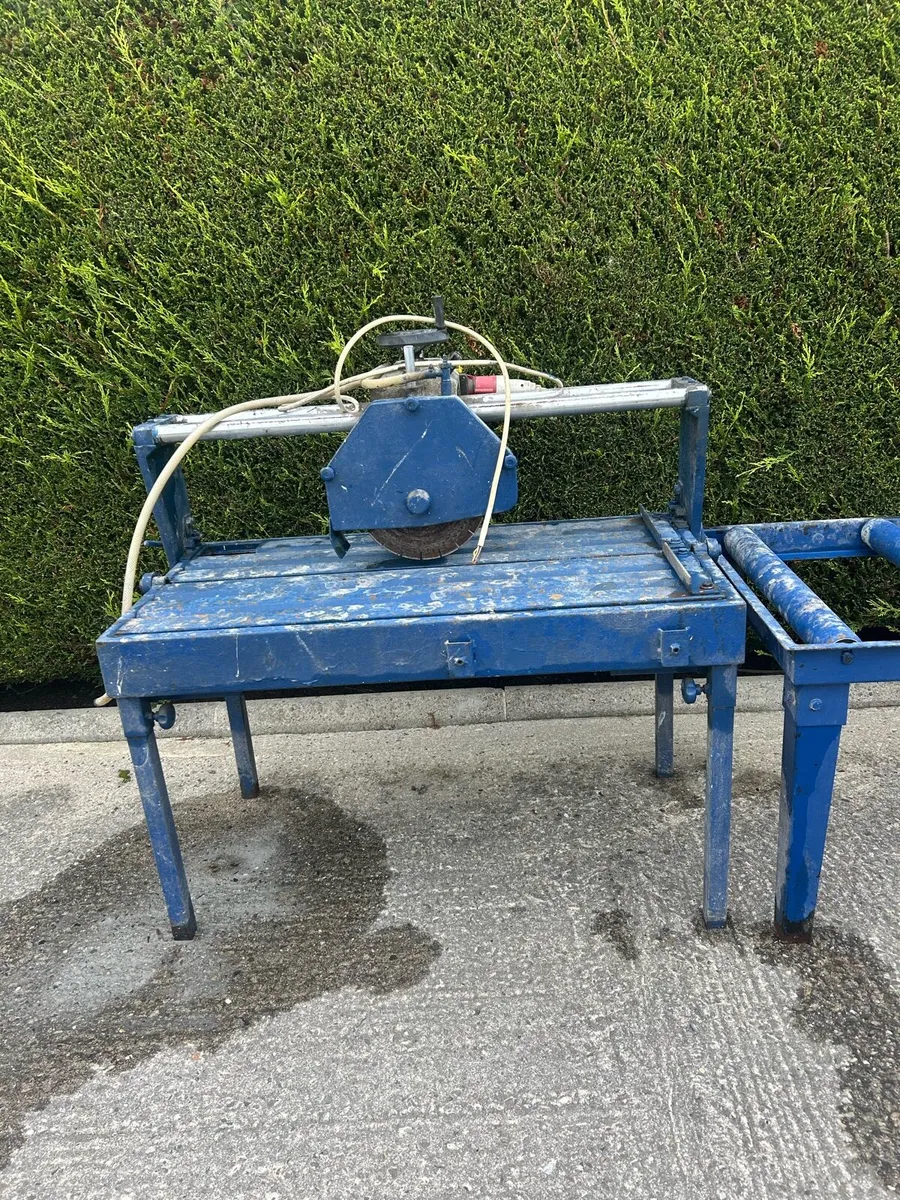 3-phase masonry saw with roller table and table. - Image 2