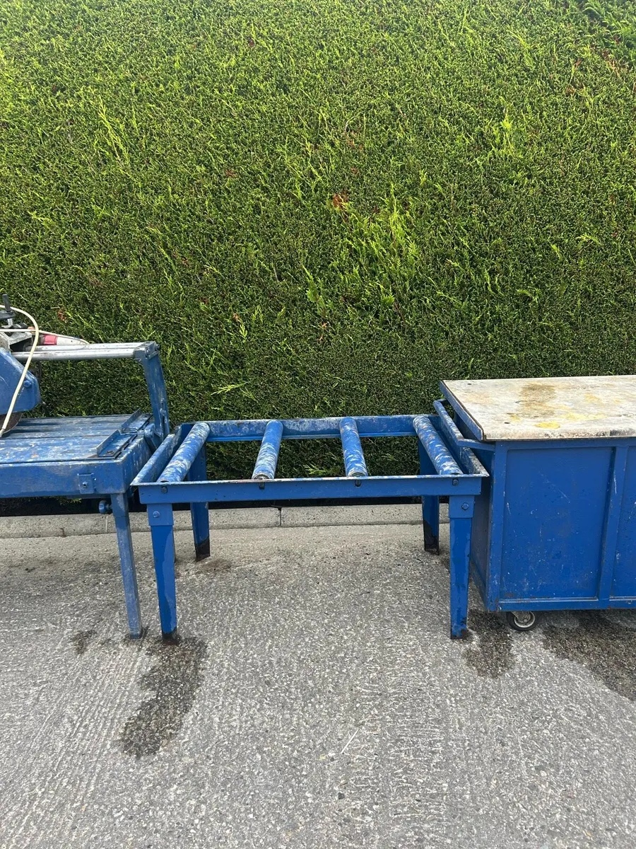 3-phase masonry saw with roller table and table. - Image 3