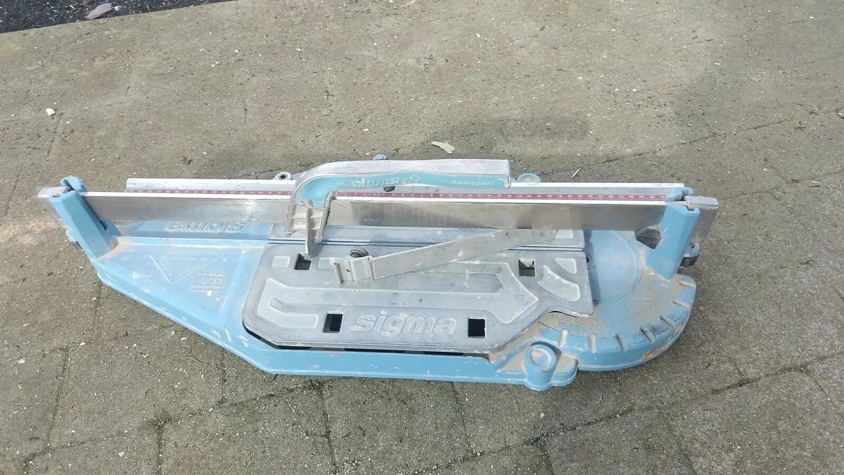 Tile cutter