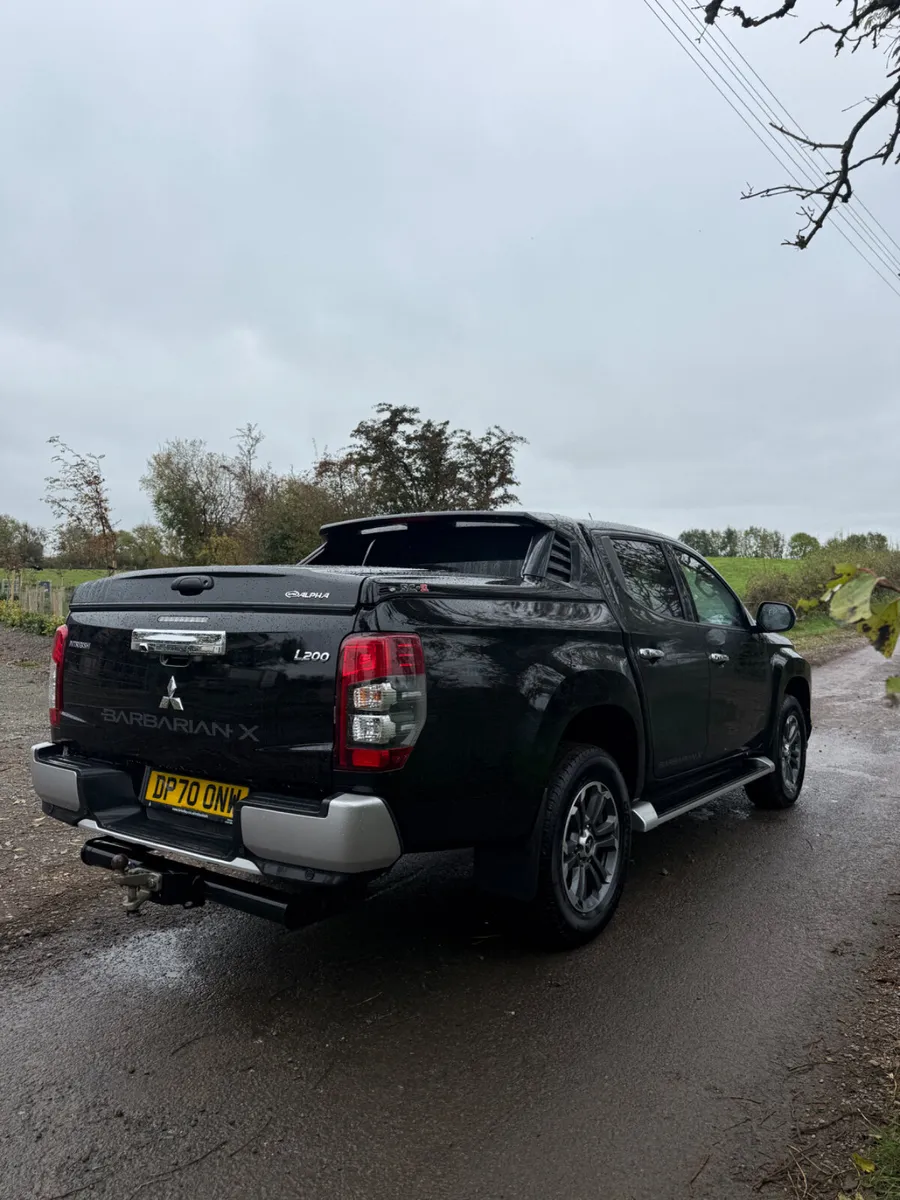 211 Mitsubishi L200 Barbaian X - Image 4