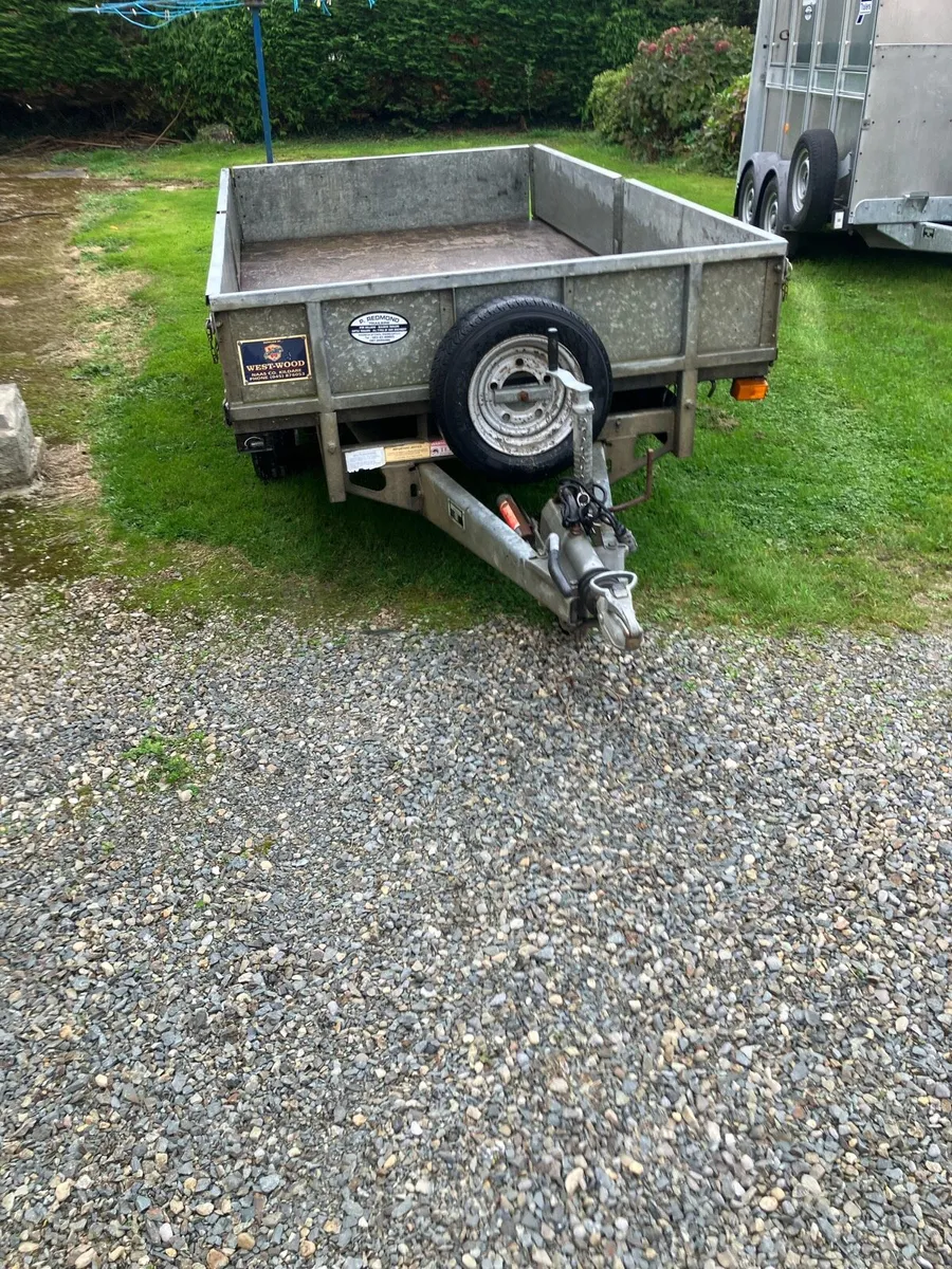 Trailer - Image 1