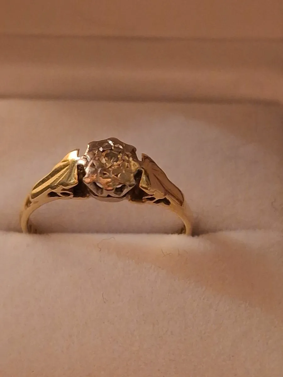 SALE ! 18ct Gold Platinum Solitaire Diamond Ring . - Image 4
