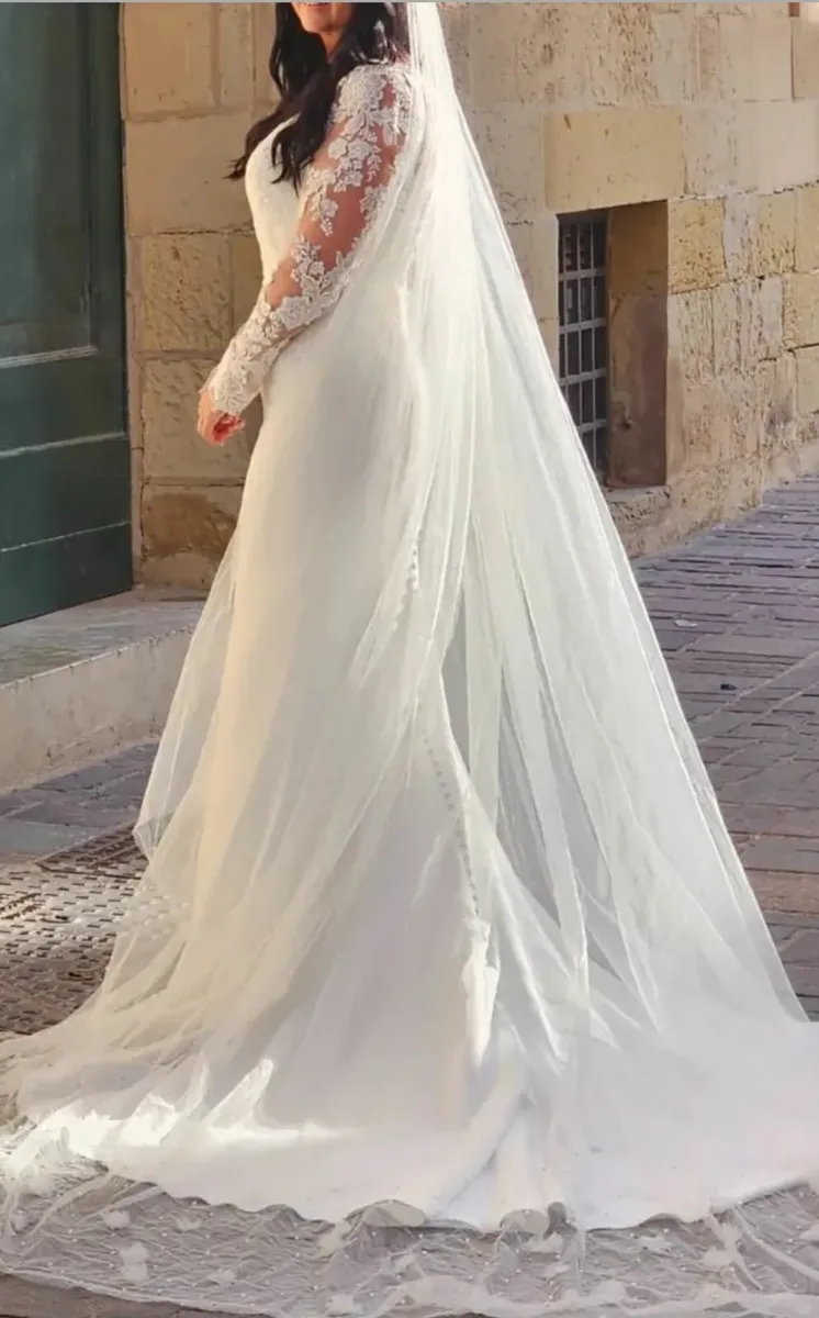 Ivory white wedding dress - Image 1