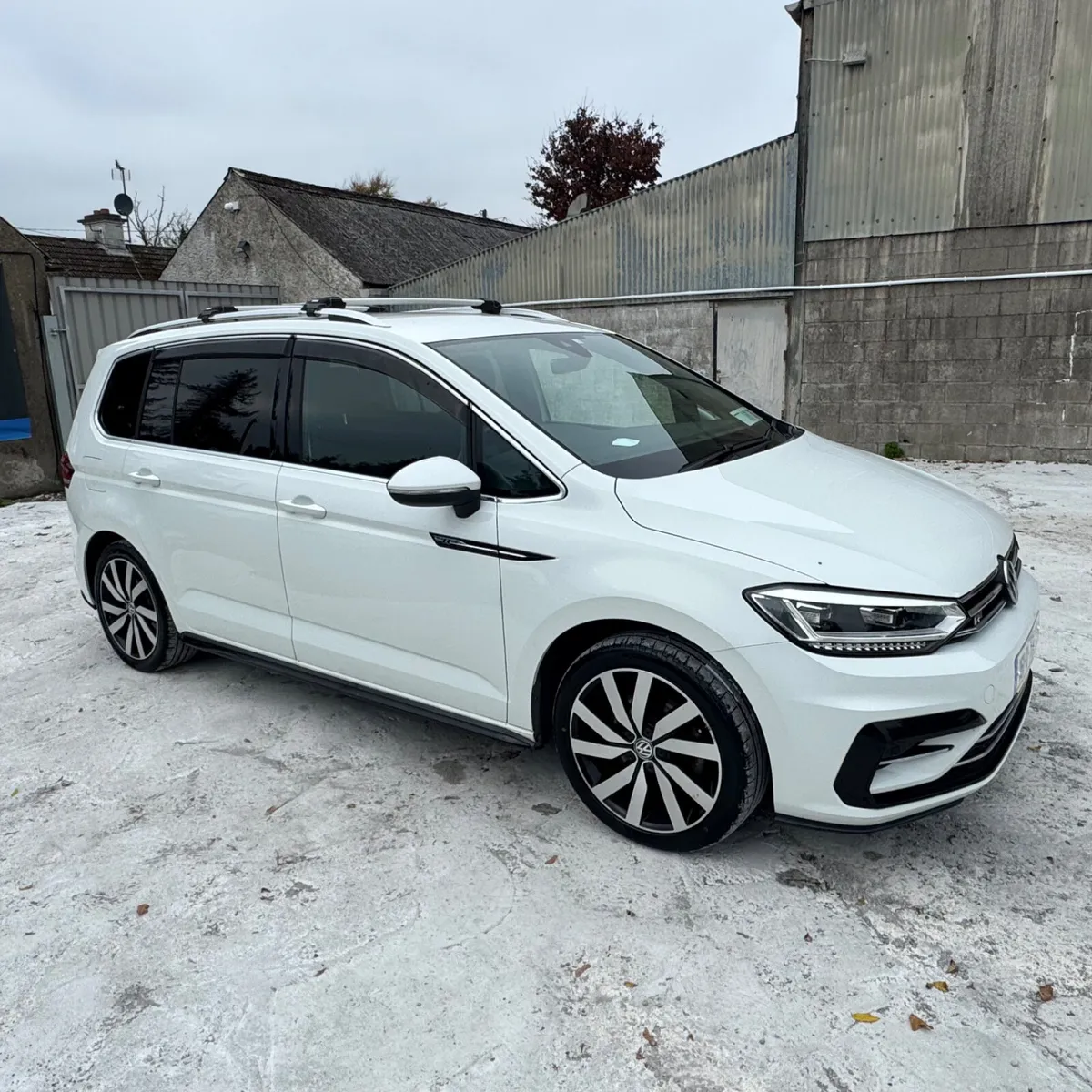 Volkswagen Touran 2016 R-LINE - Image 2