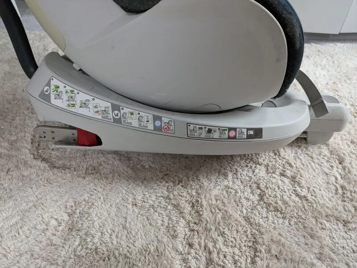 Britax Romer Dual Fix Swivel Car Seat - Image 3