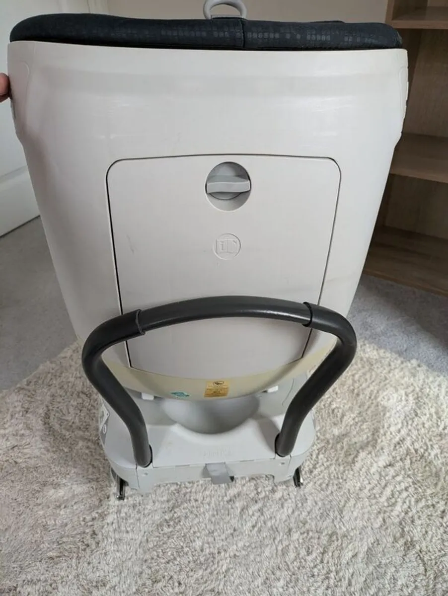 Britax Romer Dual Fix Swivel Car Seat - Image 4