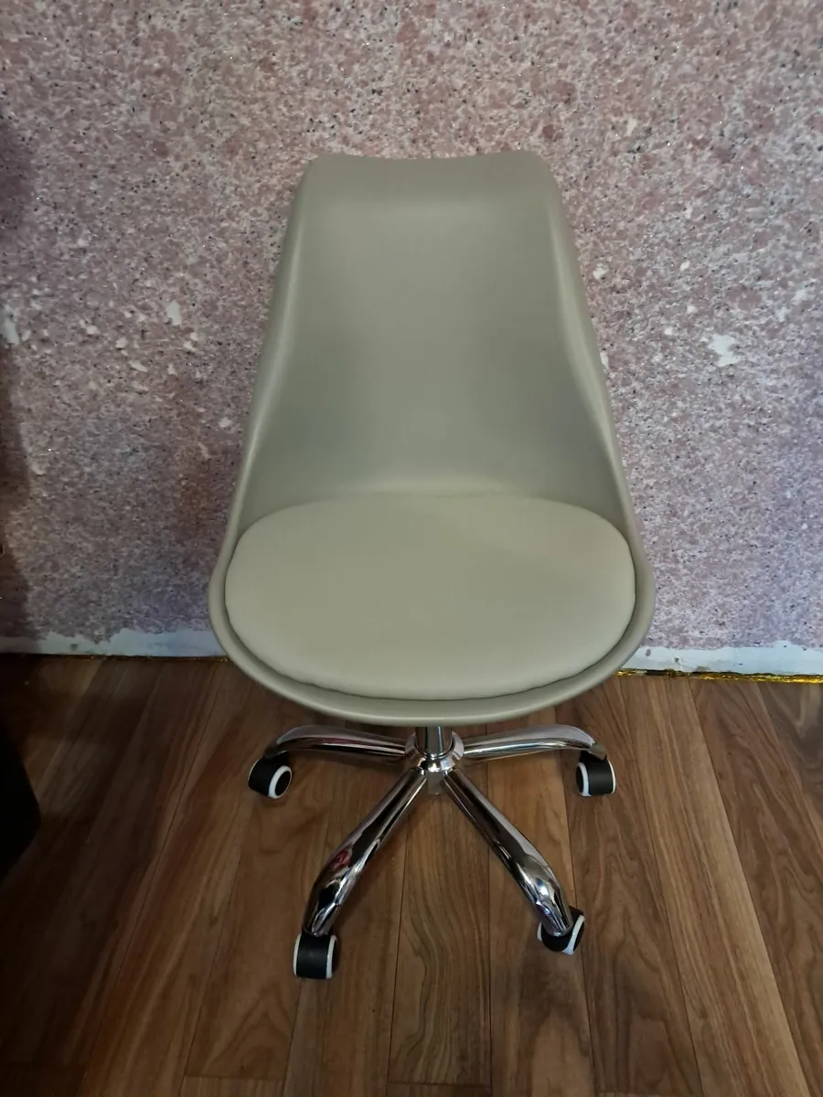 desk chair - Image 1