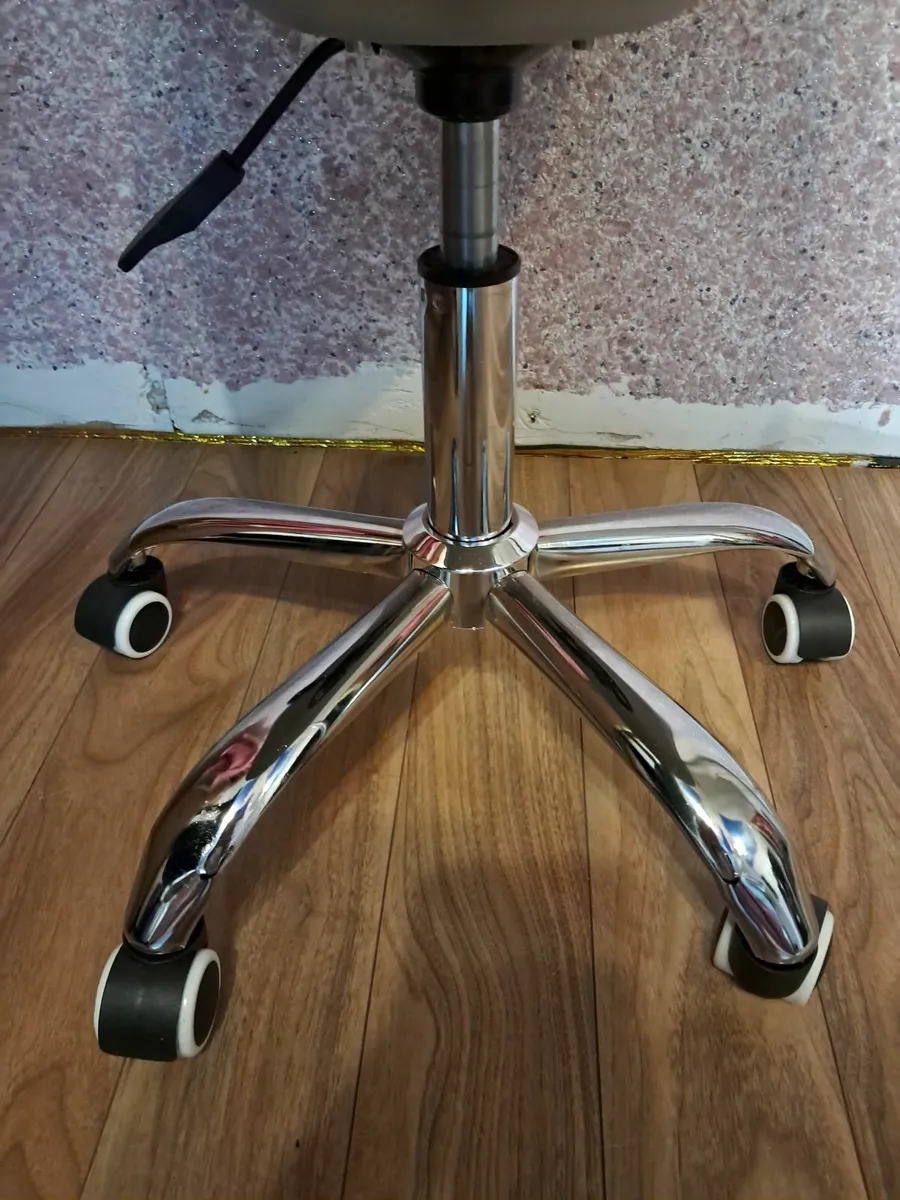 desk chair - Image 3