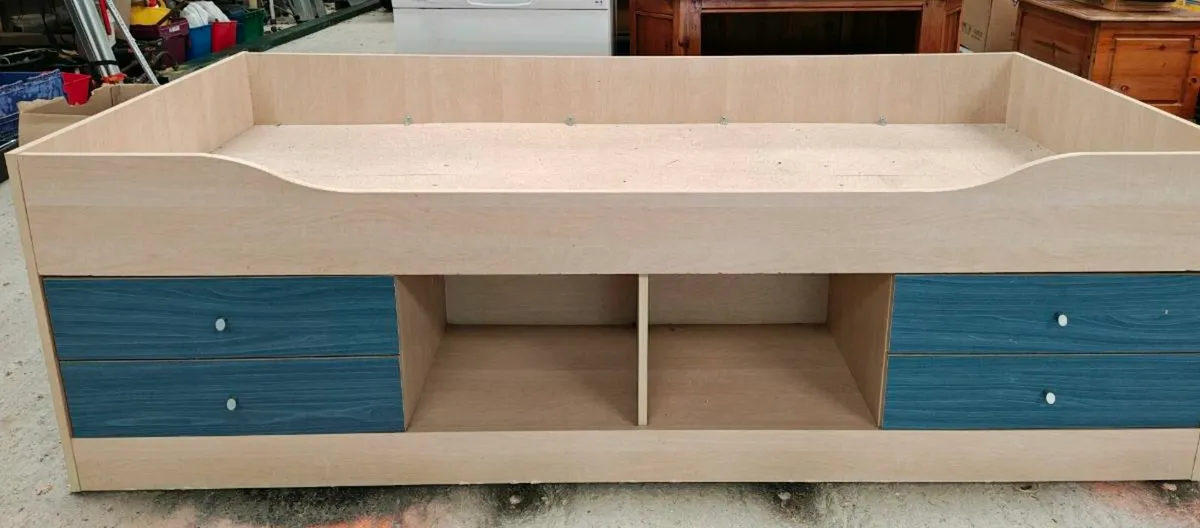 Single cabin bed - Image 1