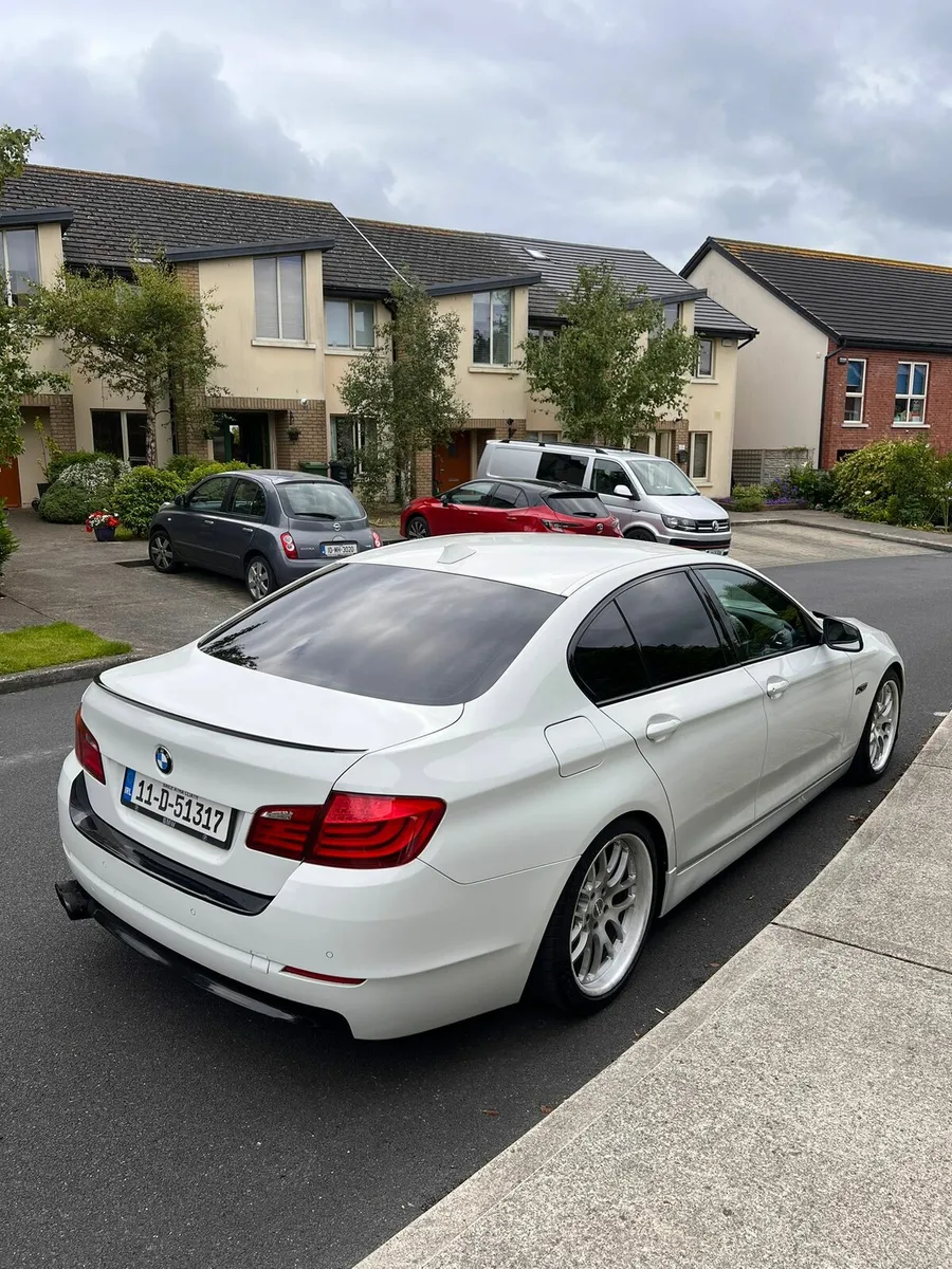 BMW 5-Series 2011 - Image 3