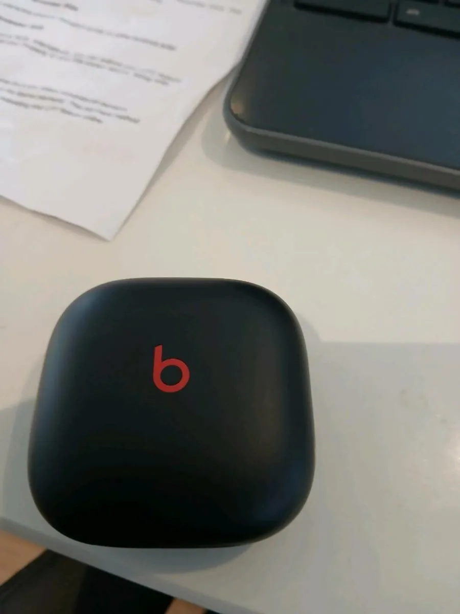 Beats fit pro ear buds - Image 1