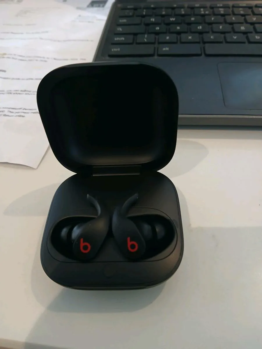Beats fit pro ear buds - Image 4