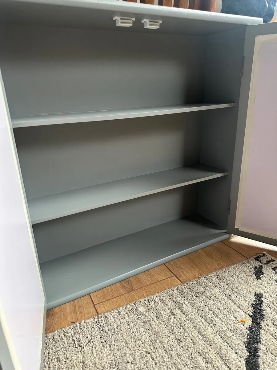 Bathroom cabinet with shelving and mirrored doors - Image 1