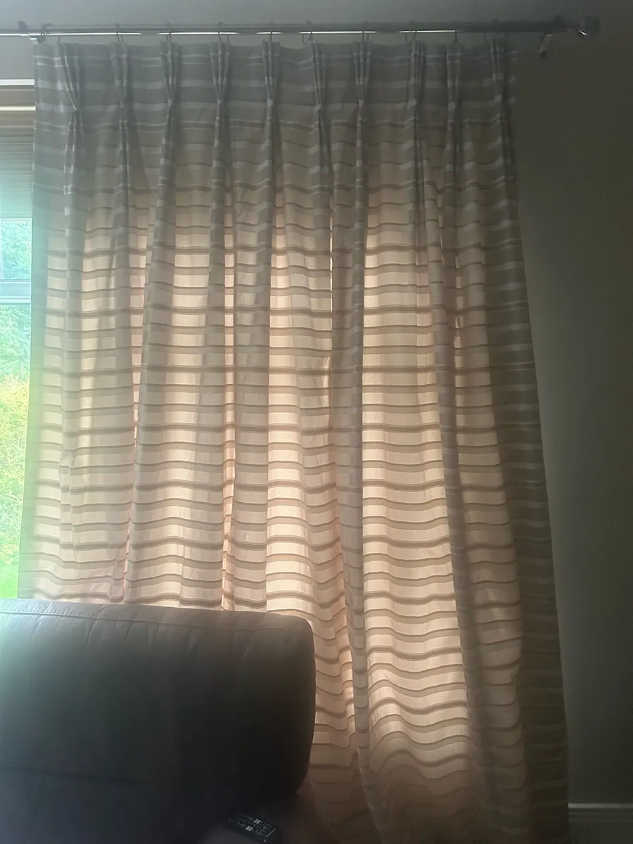 Curtains - Image 2
