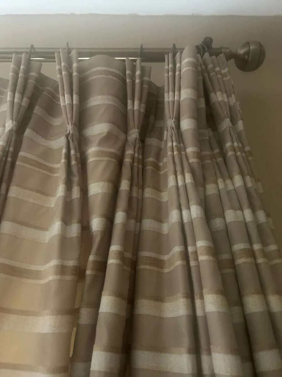 Curtains - Image 3