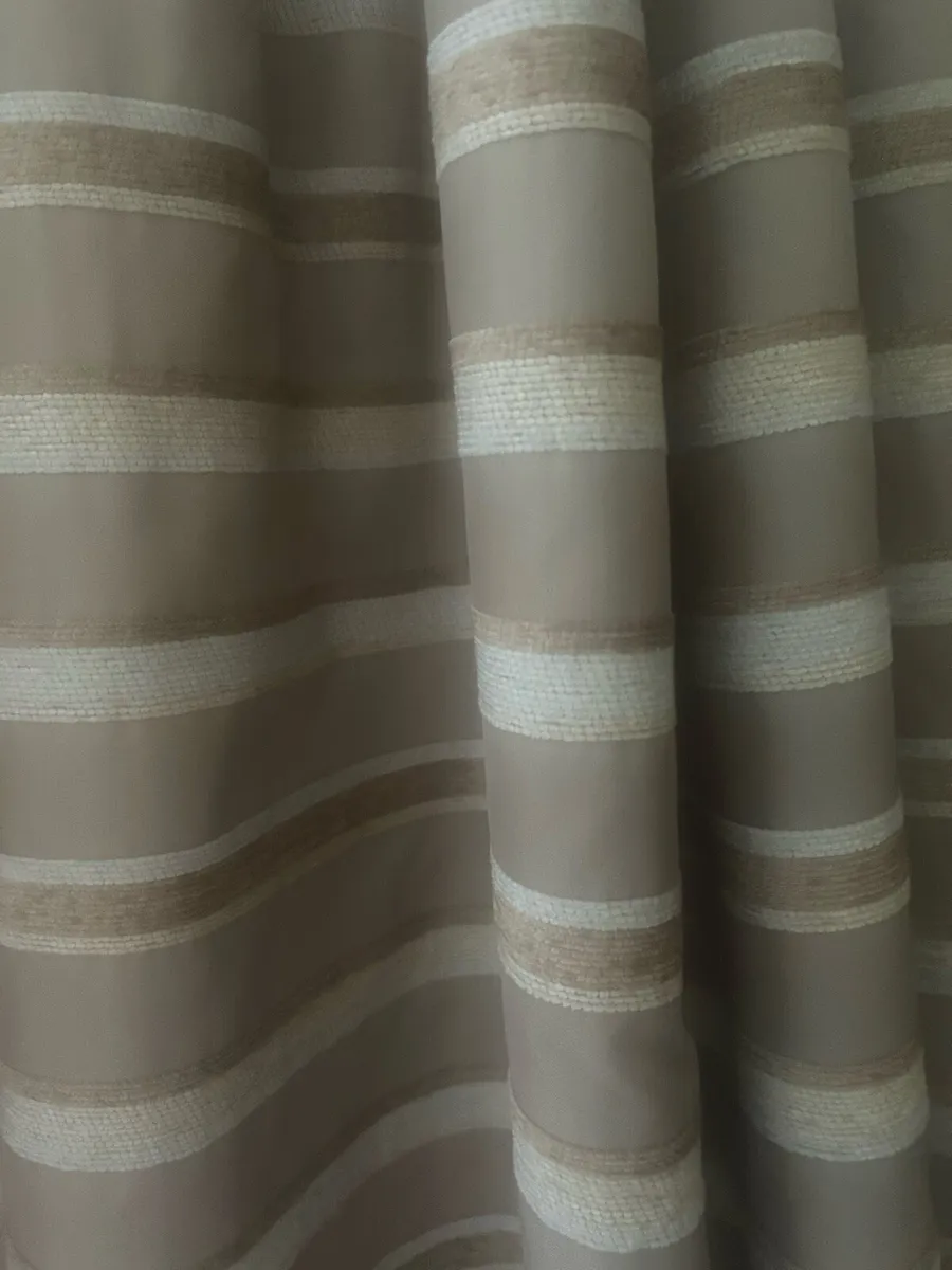 Curtains - Image 4