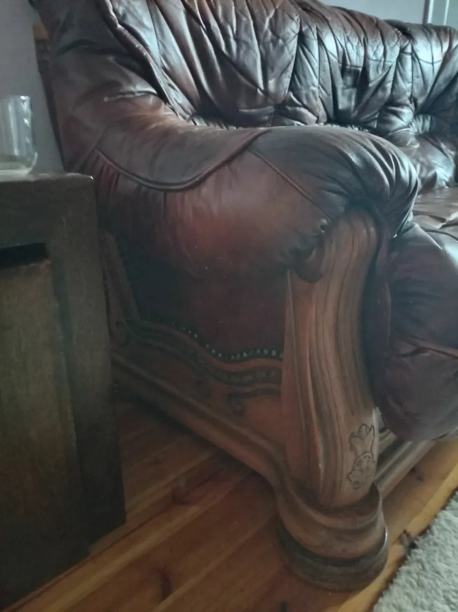Suite of furniture - Image 1