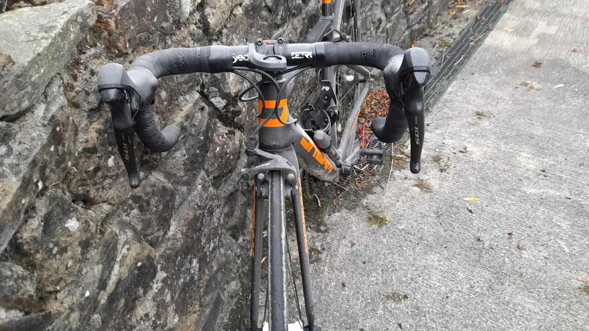Full carbon ladies road bike - Image 2