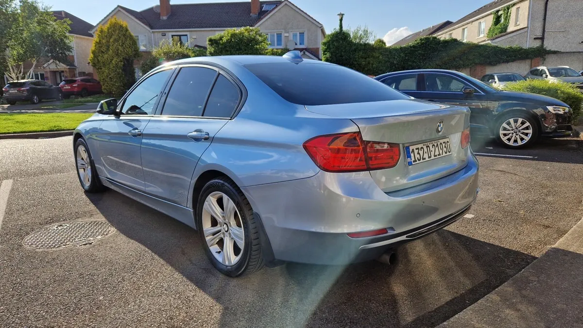 BMW 3-Series 2013 - Image 2