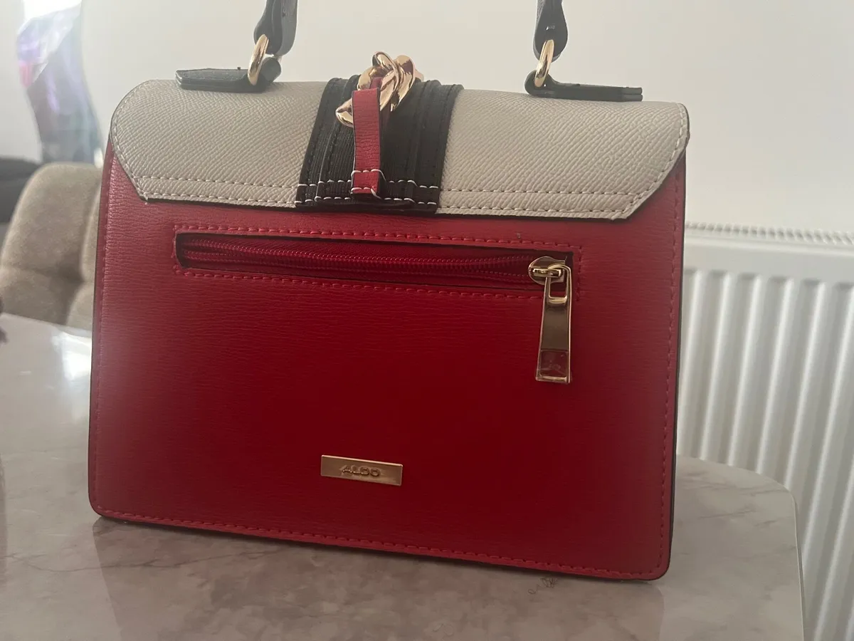 Ladies handbags - Image 2