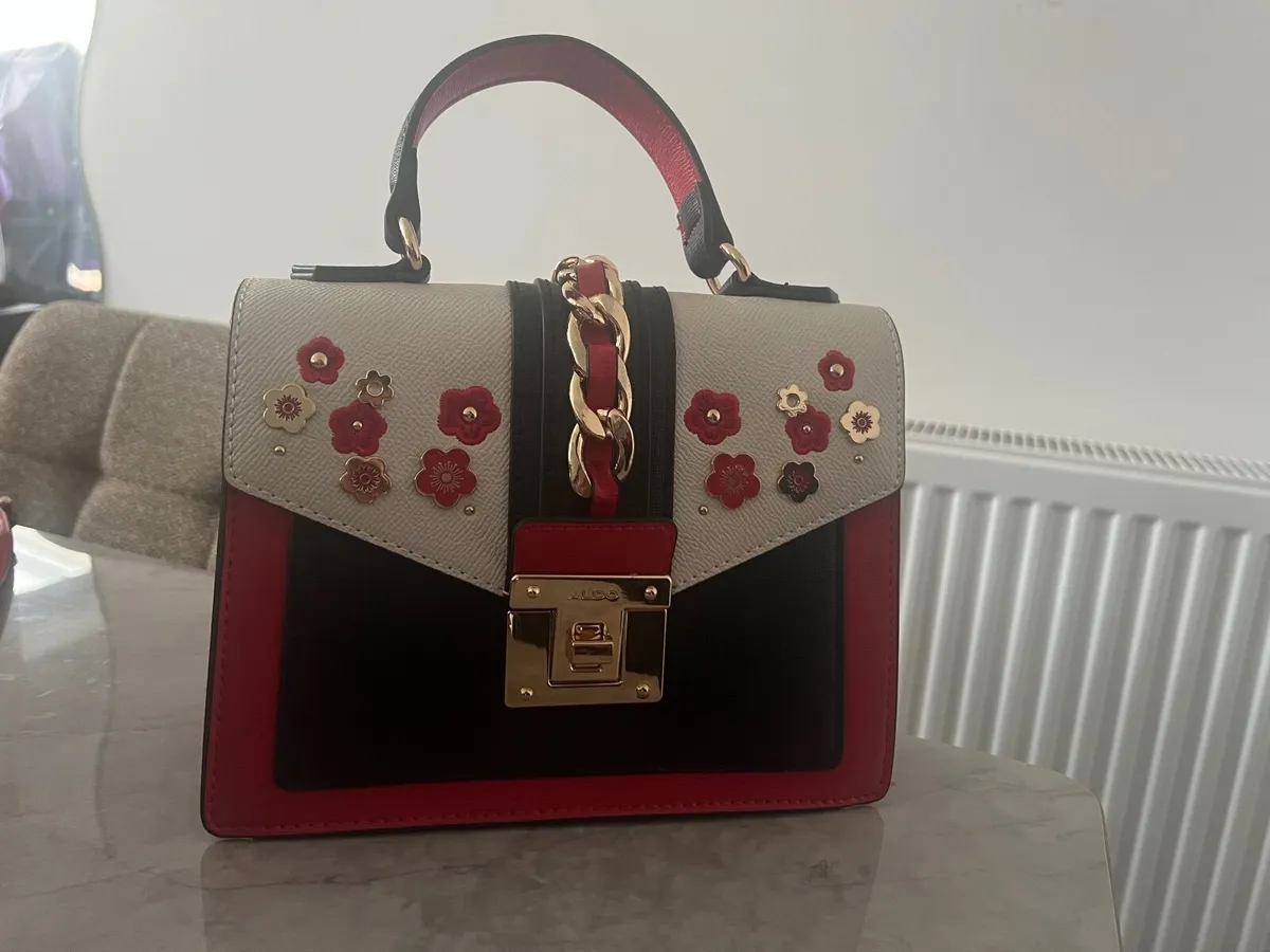 Ladies handbags - Image 4