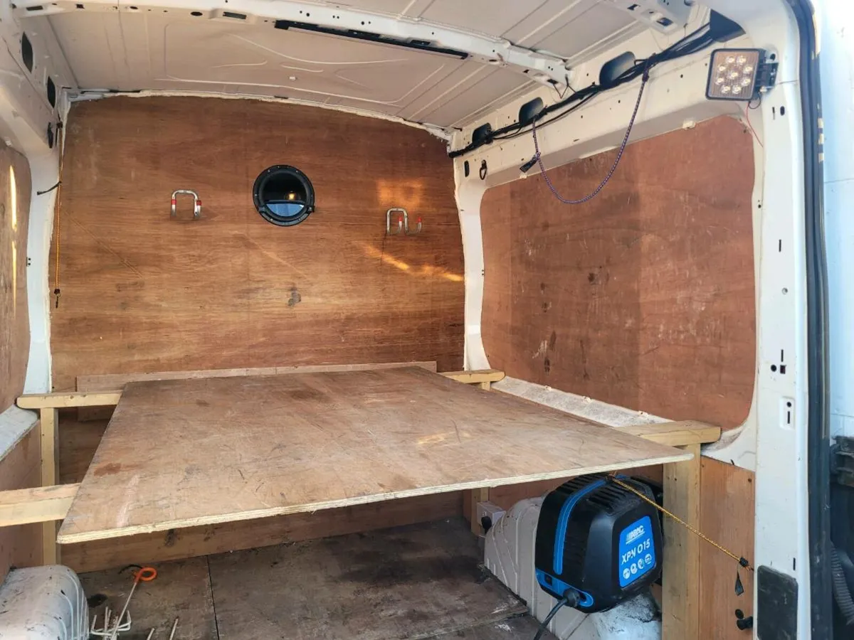 Transit Race Van - Image 4