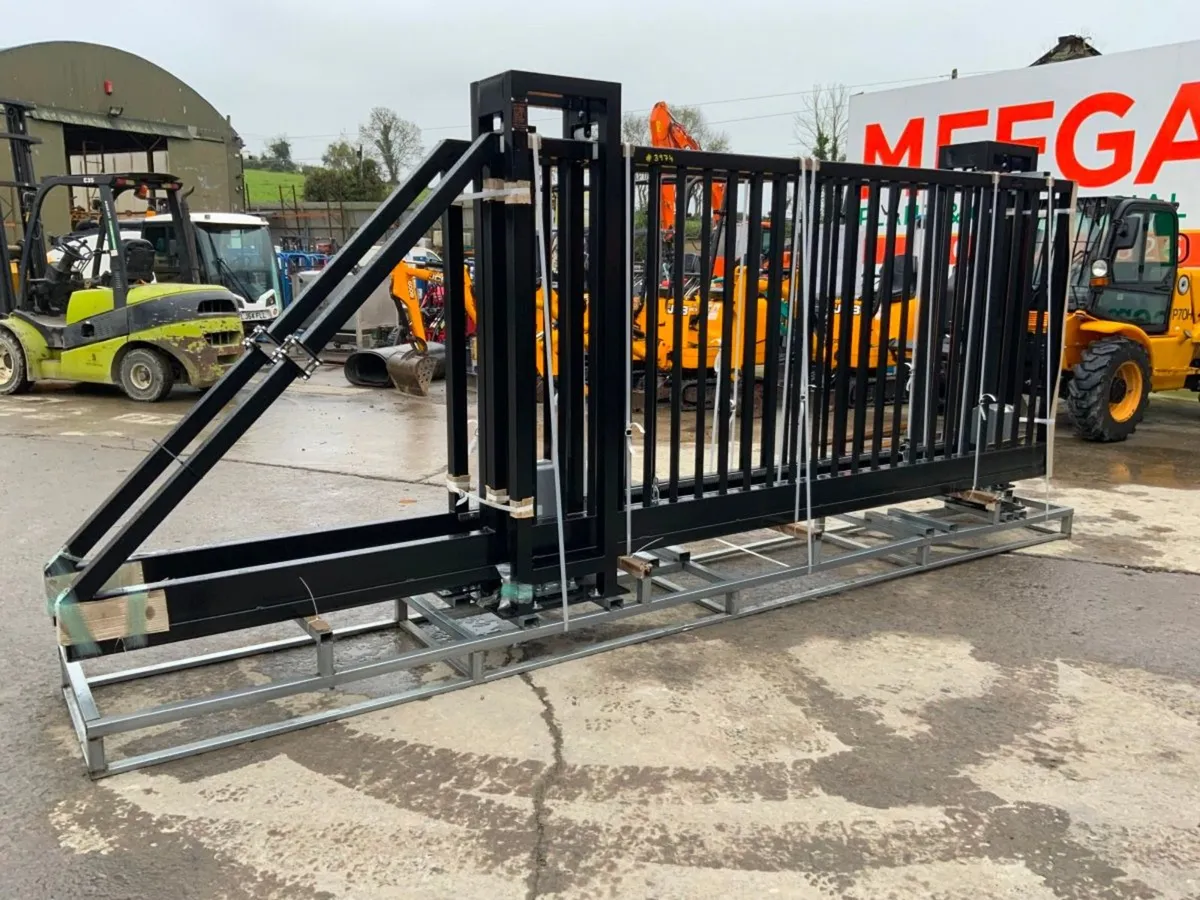 TWIN SIDE CANTILEVER SLIDING GATE........3974. - Image 2