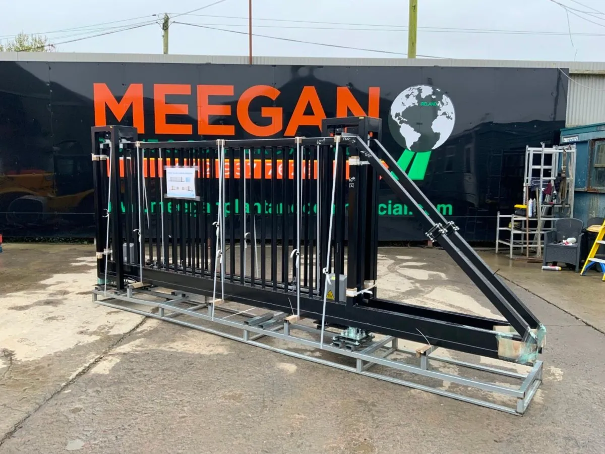 TWIN SIDE CANTILEVER SLIDING GATE........3974. - Image 1