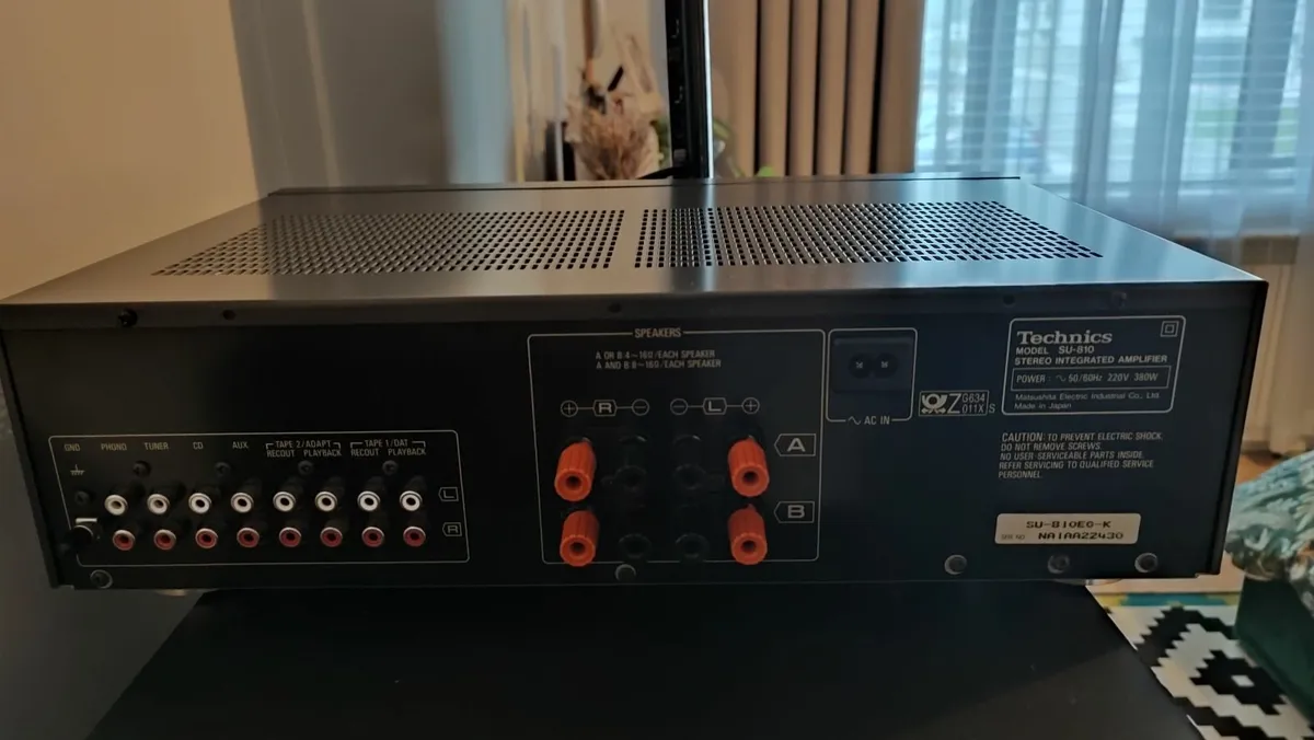 Classic Technics SU-810 amplifier. 2x40w. Like New - Image 2