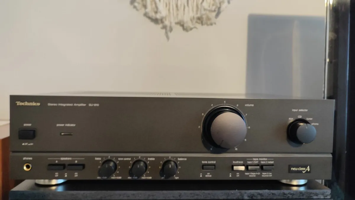Classic Technics SU-810 amplifier. 2x40w. Like New - Image 1