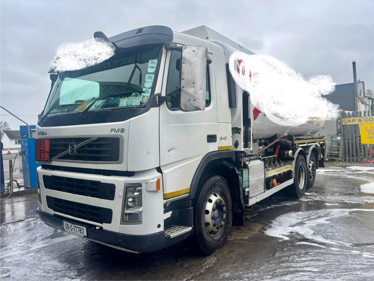 Volvo FM6 430 Oil tanker - Image 1