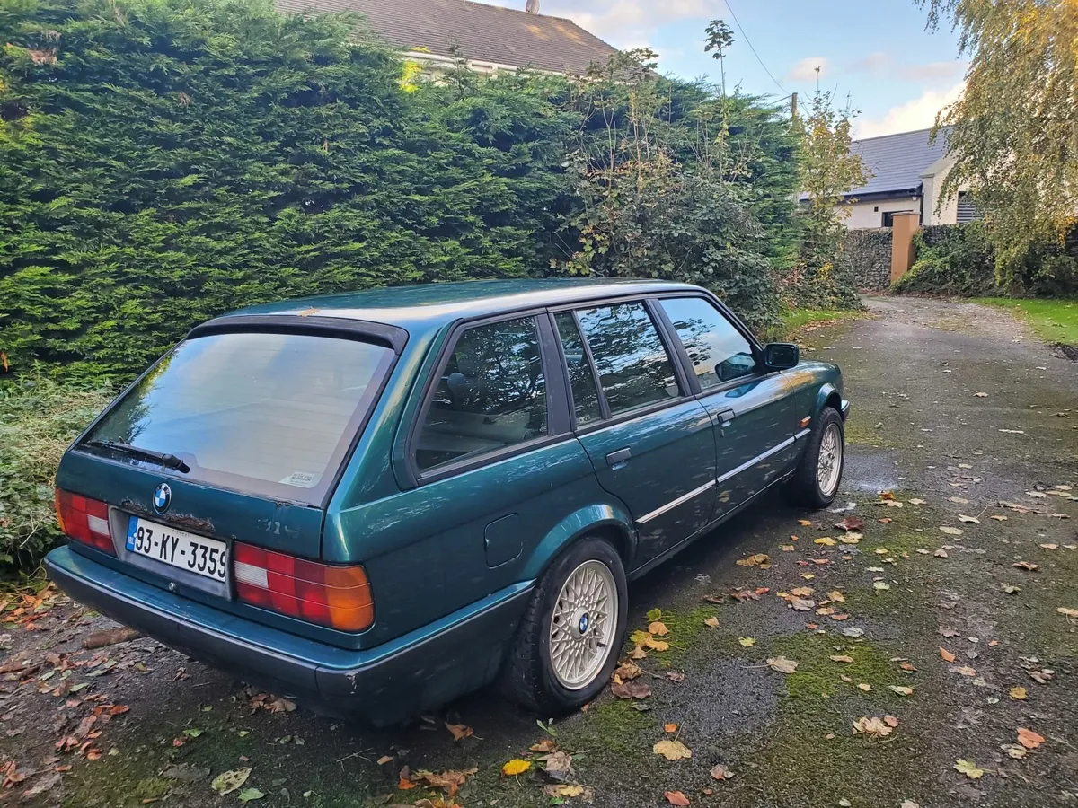 BMW 318i Lux Touring - Image 3