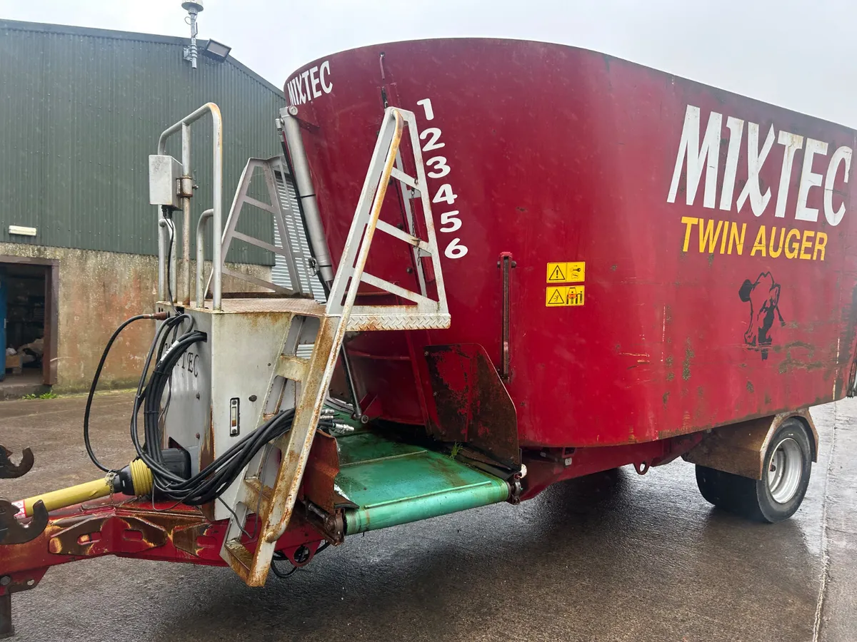 Mixtec twin tub feeder - Image 3