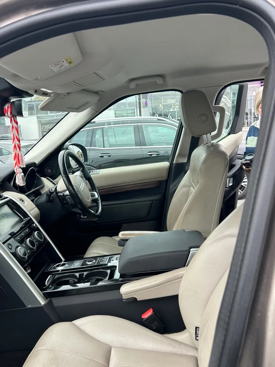 Land Rover Discovery 2017 - Image 3