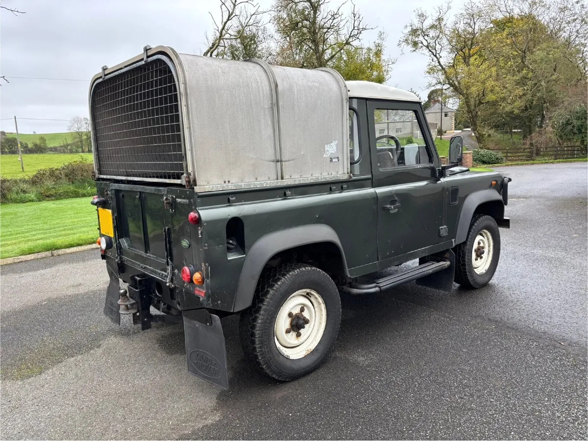 Land Rover Defender 90 TD5 - Image 2