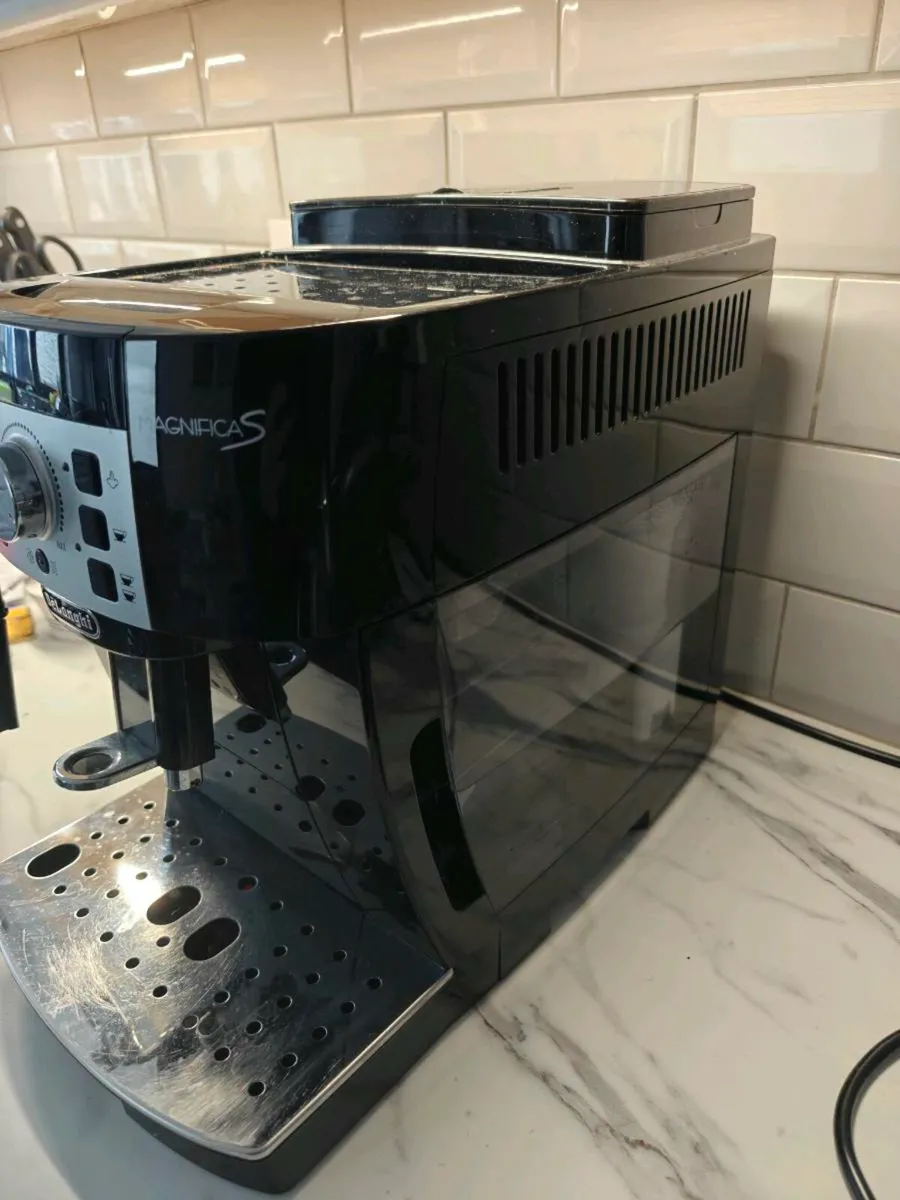 Delonghi Magnifica S bean to cup coffee machine - Image 2