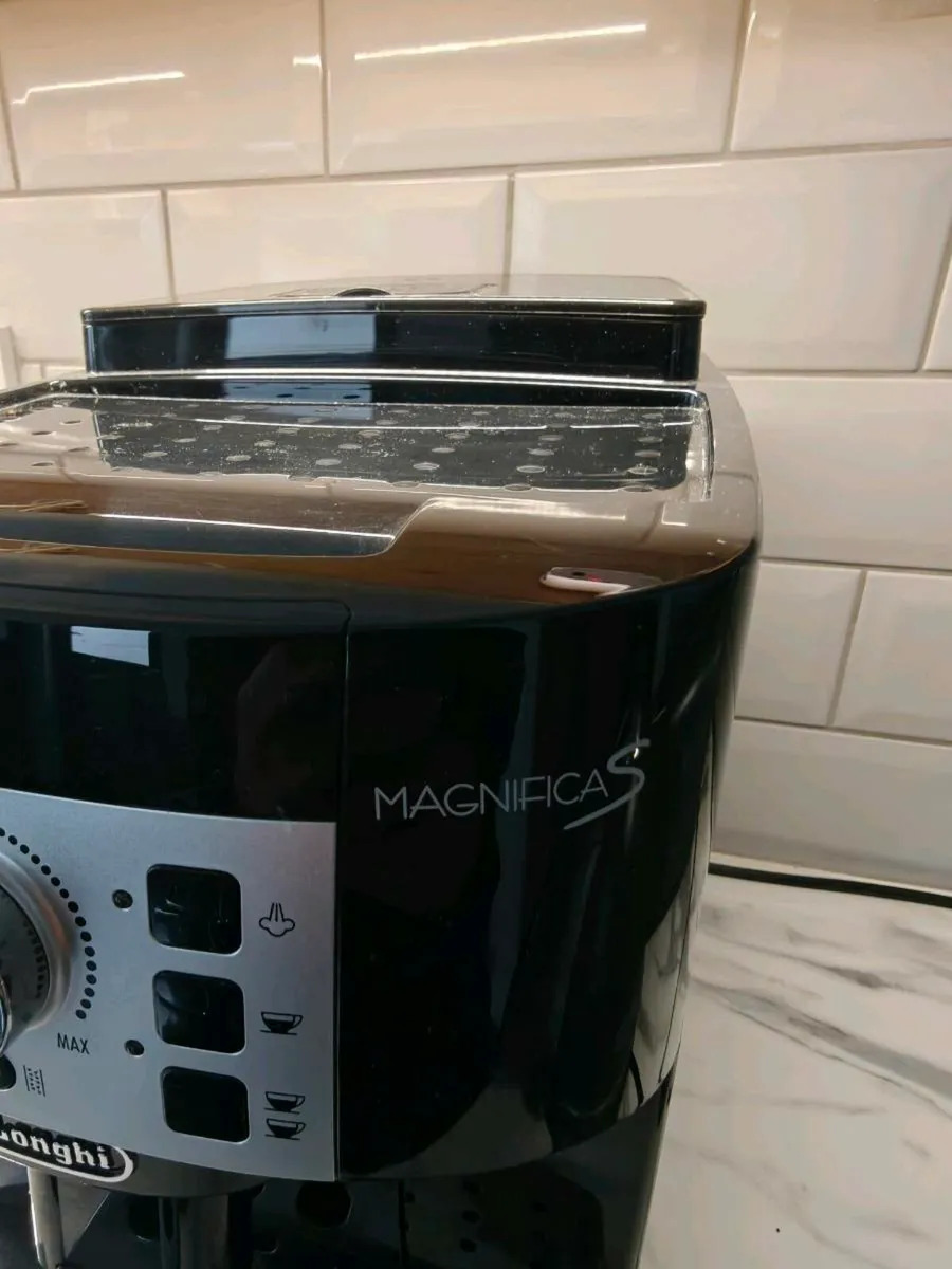 Delonghi Magnifica S bean to cup coffee machine - Image 3
