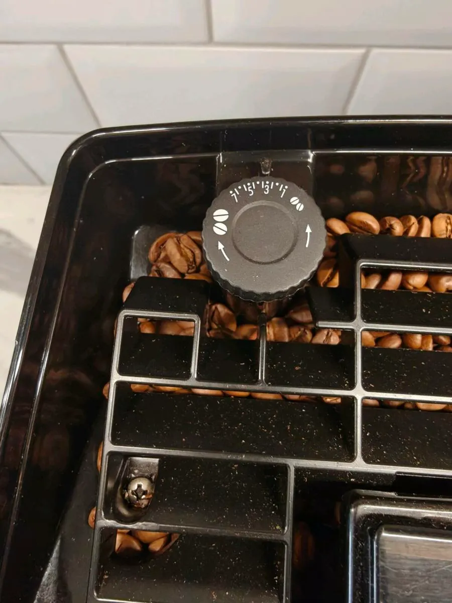Delonghi Magnifica S bean to cup coffee machine - Image 4