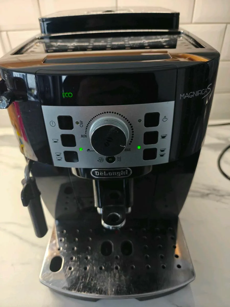 Delonghi Magnifica S bean to cup coffee machine - Image 1